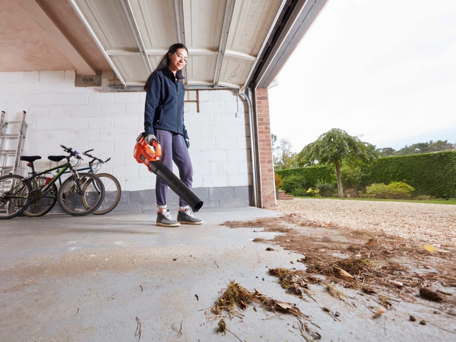 Black + Decker BCBL200LGB 18V Axial Blower with 1 × 2.0Ah Battery