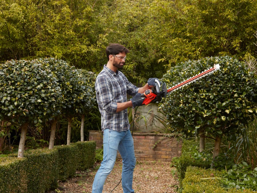 Black + Decker BEHTS401GB 55cm 500W Hedge Trimmer with Saw Blade