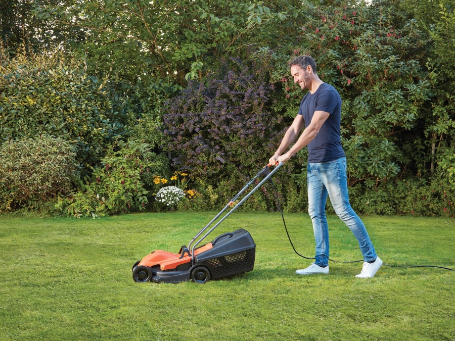 Black + Decker BEMW451GB 1200W 32cm Electric Lawnmower