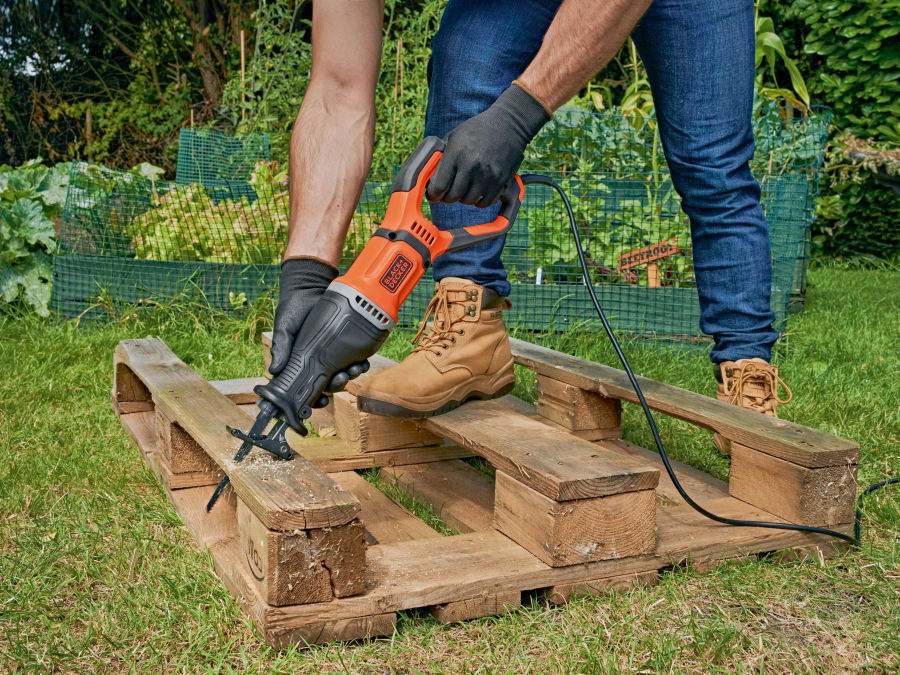 Black + Decker BES301GB 750W 240V Reciprocating Saw