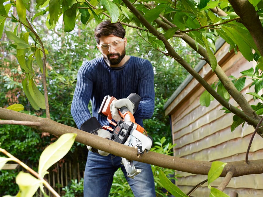 Black + Decker GKC1000LGB 18V Alligator Lopper with 1 × 2.0Ah Battery