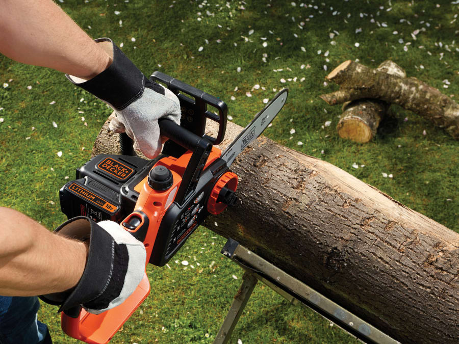 Black + Decker GKC1825L20 18V Cordless Chainsaw with 1 × 2.0Ah Battery