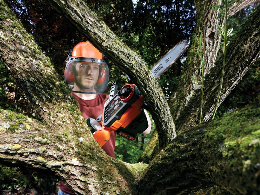 Black + Decker GKC1825L20 18V Cordless Chainsaw with 1 × 2.0Ah Battery