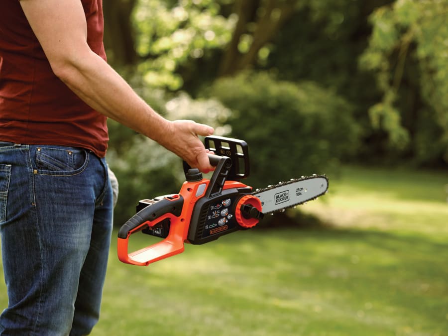 Black + Decker GKC1825L20 18V Cordless Chainsaw with 1 × 2.0Ah Battery