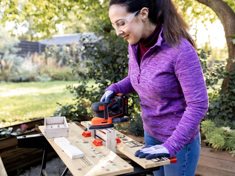 Black + Decker WM825XJ Workmate 825 Deluxe Workbench with Vertical Clamping