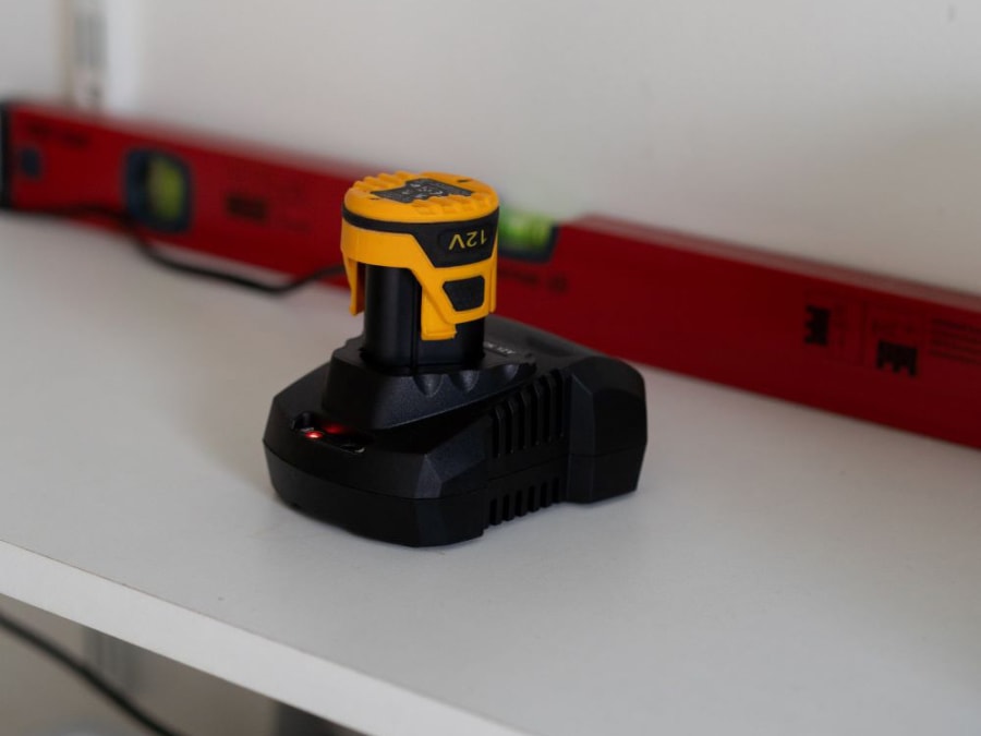 Batavia 7064364 12V Fast Charger