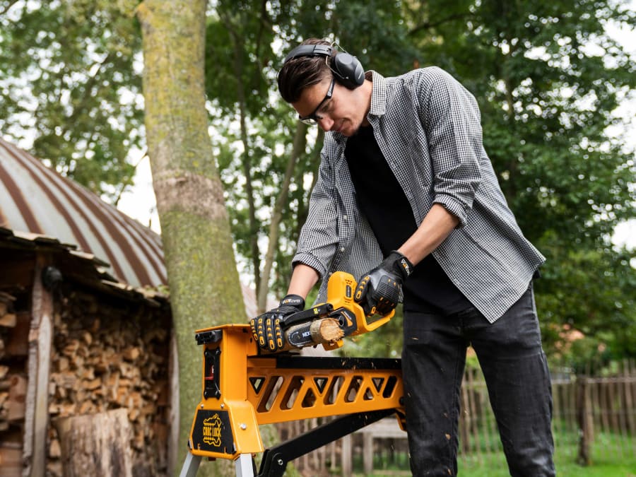 Batavia 7064635 12V One-Handed Chainsaw with 1 × 2Ah Battery