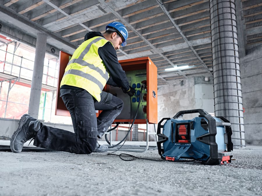 Bosch GPB 18VH-6 SRC Professional Radio 240V