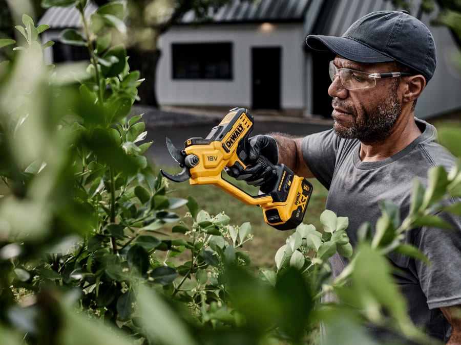 Dewalt Power Tools Dewalt DCMPP568P1 18V XR Pruner with 1 × 5.0Ah Battery