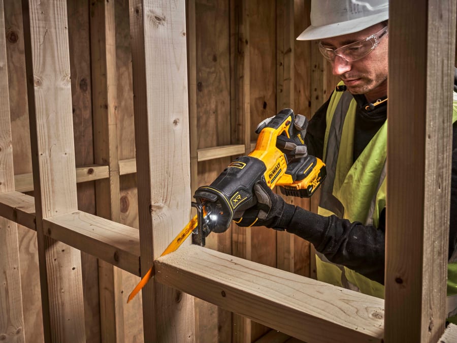 Dewalt DCS382N 18V XR Brushless Reciprocating Saw