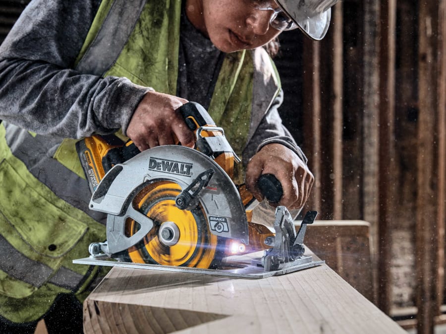Dewalt Power Tools Dewalt DCS573H2TGB 18V XR Circular Saw 190mm with 2 × 5.0Ah Batteries