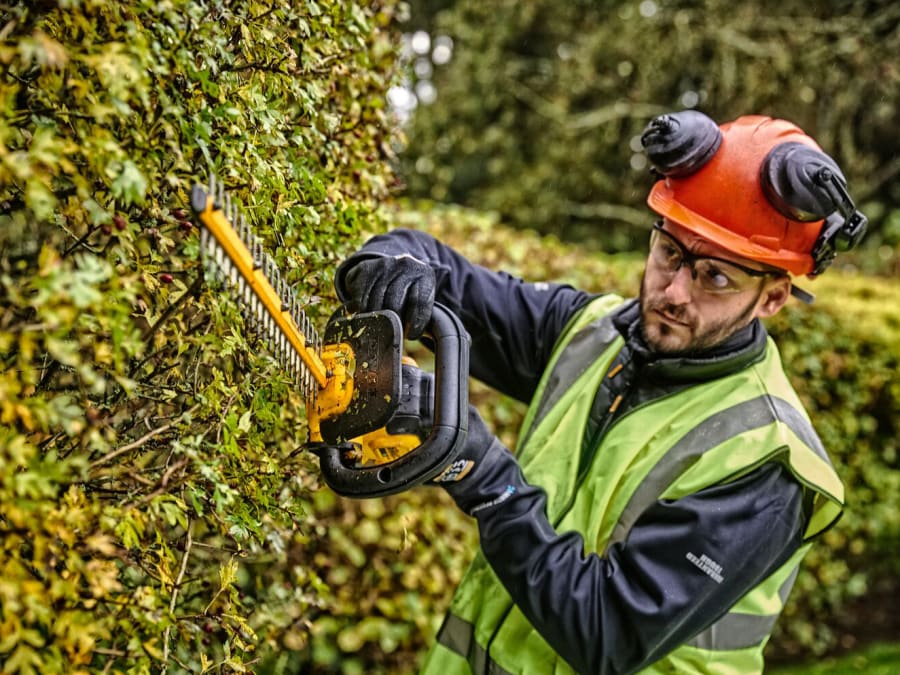Dewalt Power Tools Dewalt DCMHT563P1GB 18V XR Hedge Trimmer with 1 × 5.0Ah Battery