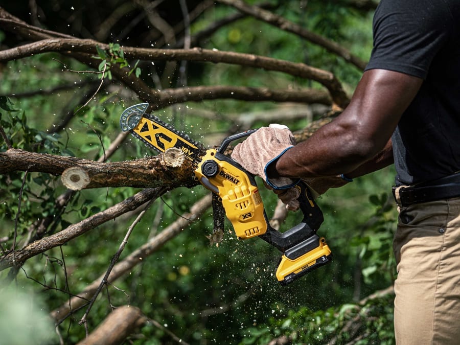 Dewalt Power Tools Dewalt DCMPS520P1 18V XR Pruning Saw with 1 × 5.0Ah Battery