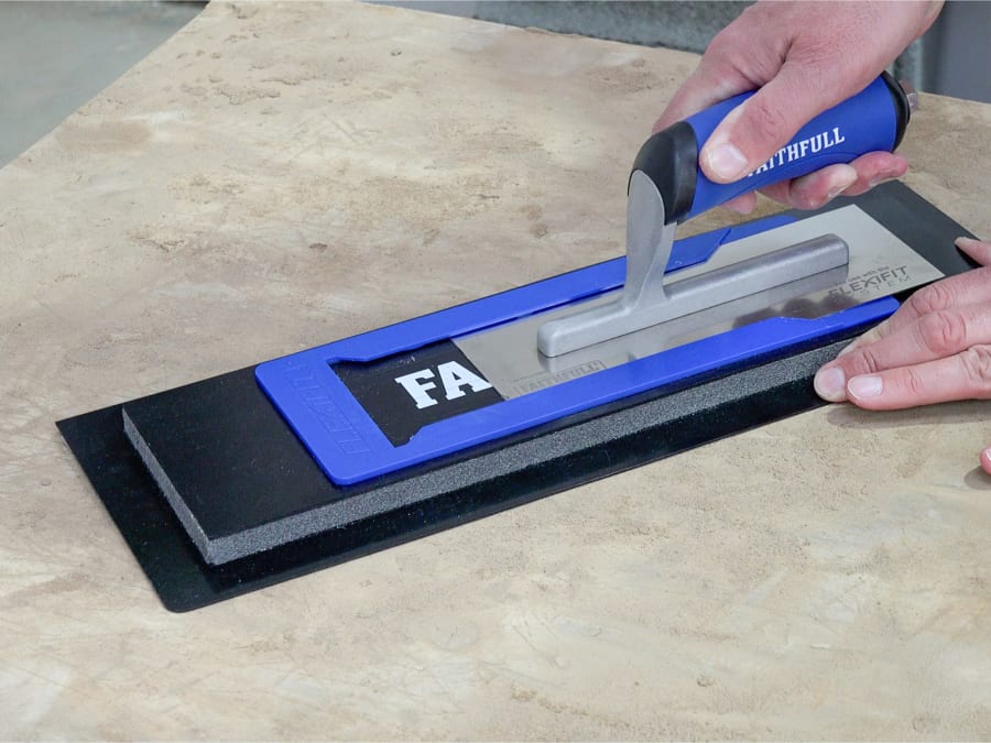 Faithfull FAIPFLEX28 28in Flexifit Trowel with Foam