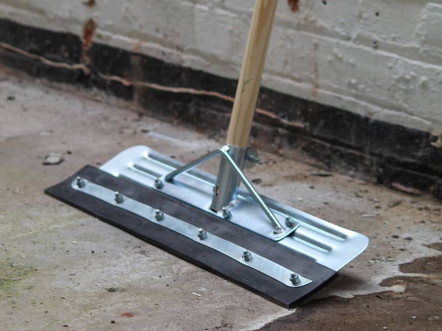 Faithfull FAISQUEE22S 22in Heavy-Duty Straight Yard Squeegee