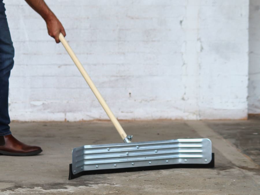 Faithfull FAISQUEE26W 26in Heavy-Duty Winged Yard Squeegee