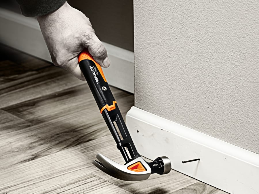 Fiskars 1027202 IsoCore Curved Finishing Hammer 450g