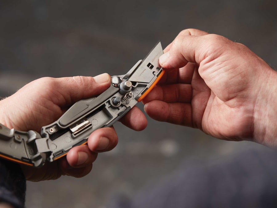 Fiskars 1027222 CarbonMax Fixed Utility Knife