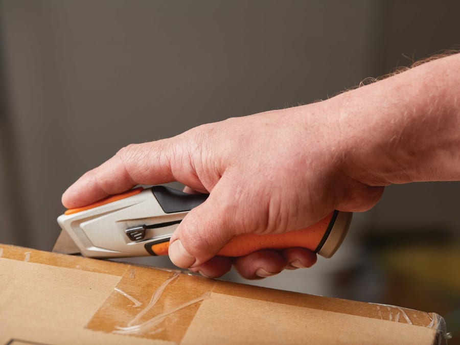 Fiskars 1027223 CarbonMax Retractable Utility Knife