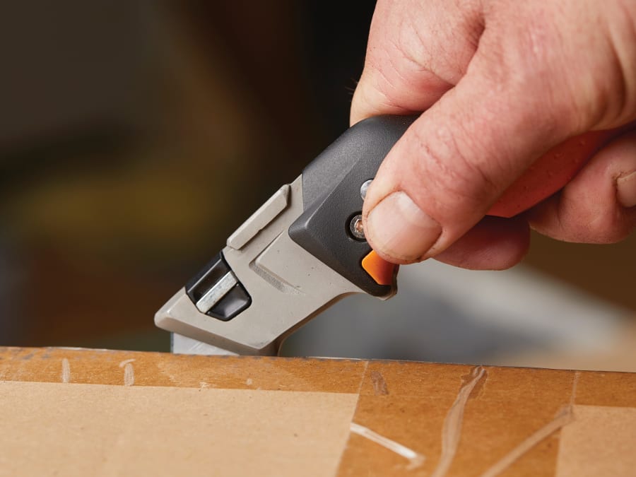 Fiskars 1027224 CarbonMax Folding Utility Knife