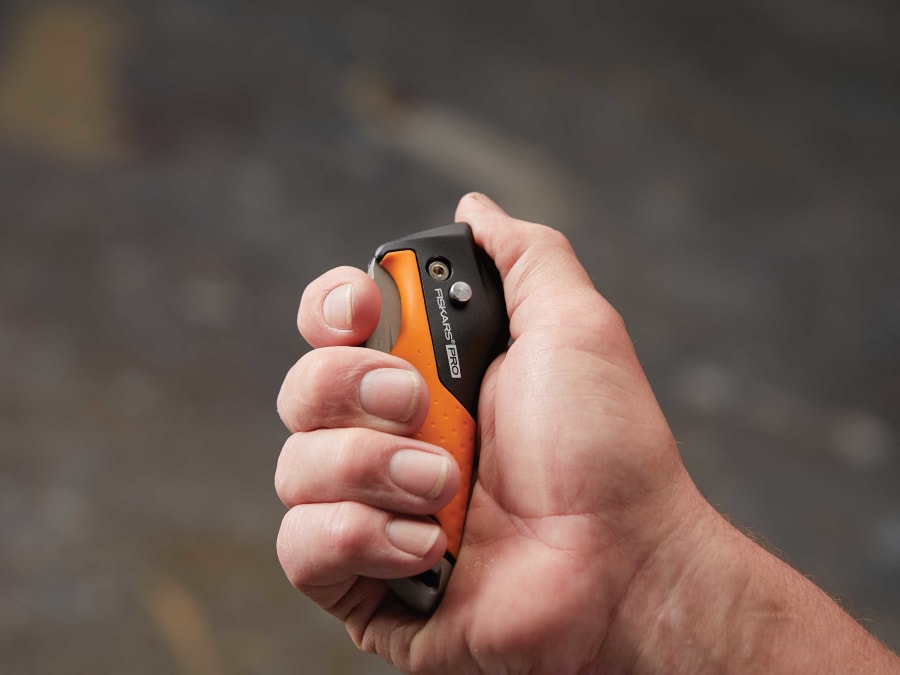 Fiskars 1027224 CarbonMax Folding Utility Knife