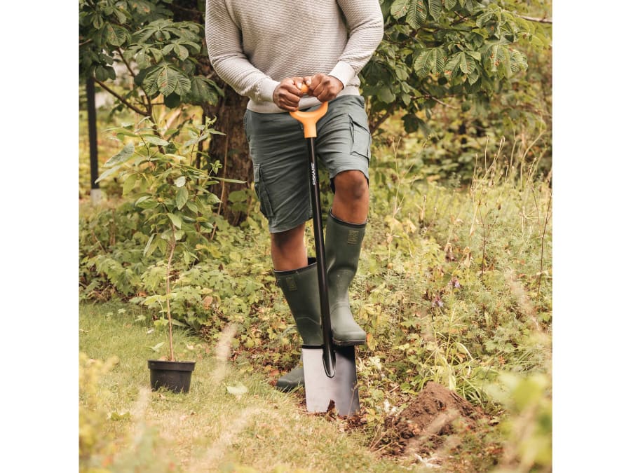 Fiskars 1066717 Solid™ Metal Rounded Spade