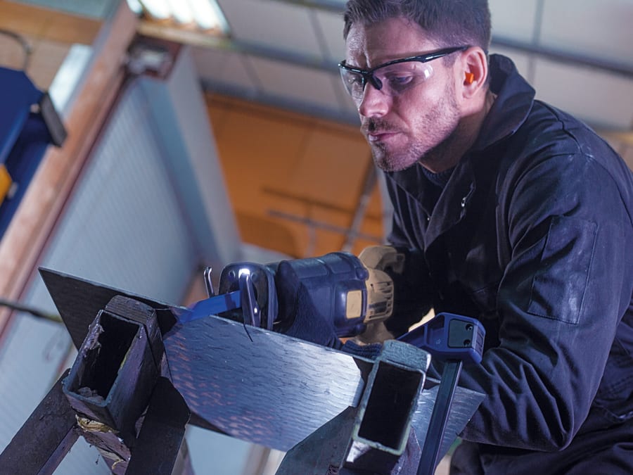 Irwin 10504140 Sabre Saw Blade Metal Cutting 200mm 18 TPI