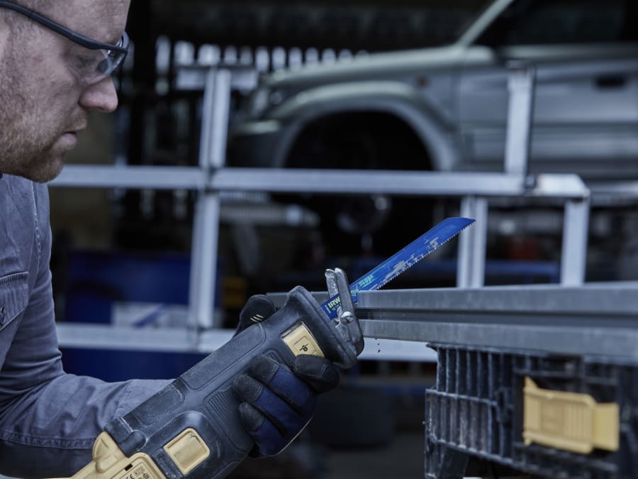 Irwin 10504141 Sabre Saw Blade Metal & Wood Cutting 200mm (Pack 25)