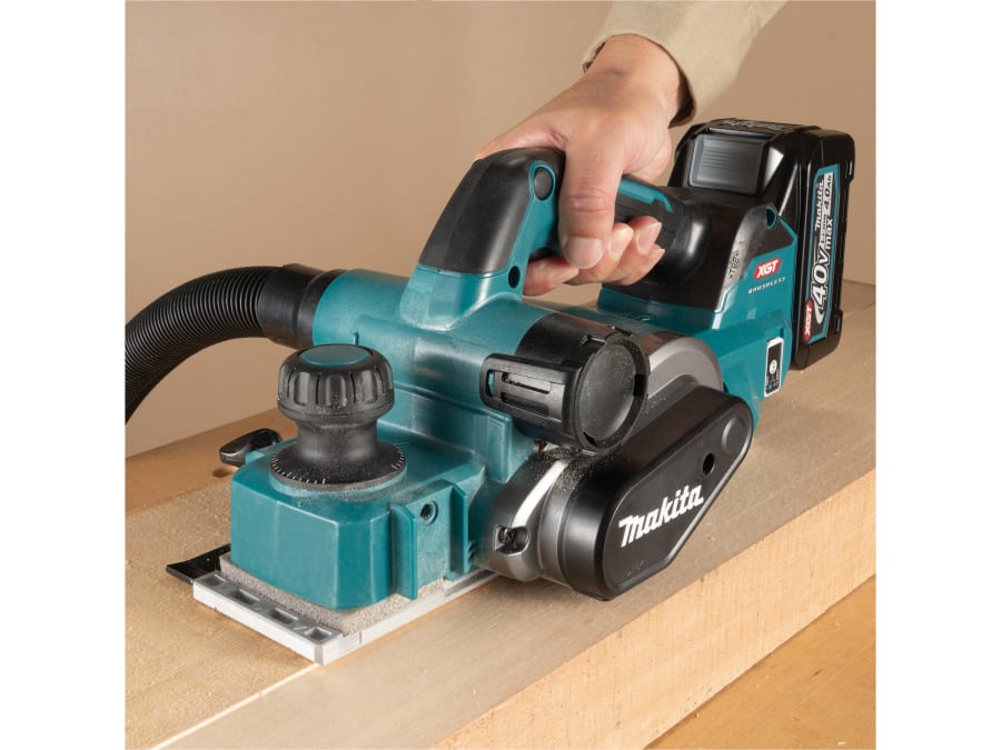 Makita KP001GD201 40Vmax Planer with 2 × 2.5Ah Batteries