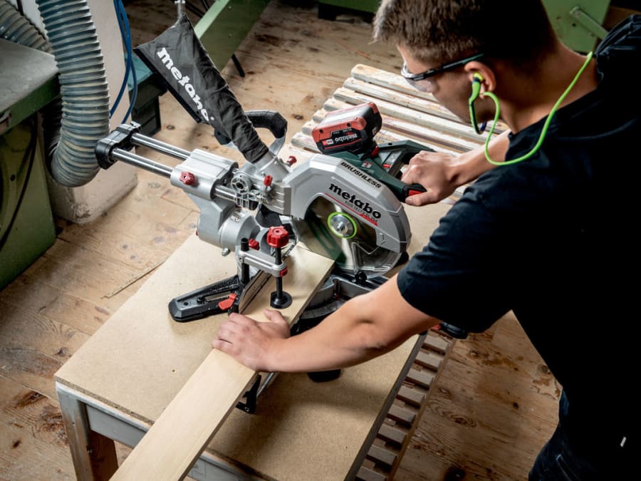 Metabo KGS 18 LTX BL 254 18V Brushless Mitre Saw with 1 × 4.0Ah Battery