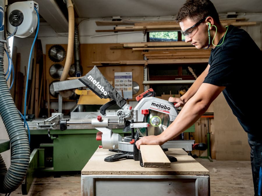 Metabo KGS 18 LTX BL 254 18V Brushless Mitre Saw with 1 × 4.0Ah Battery
