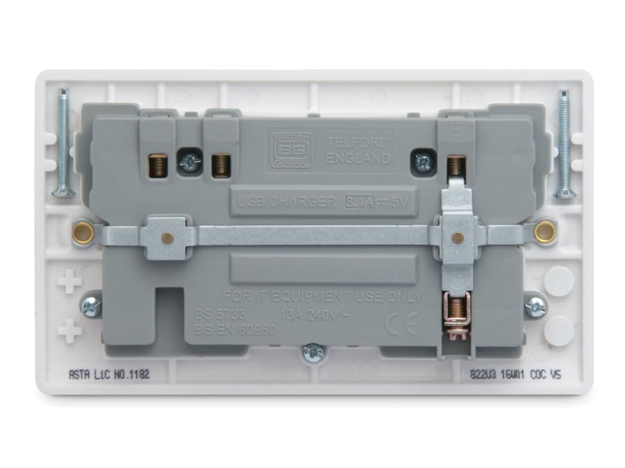 Masterplug 822U301 2-Gang Switched Socket with 2 USB Ports