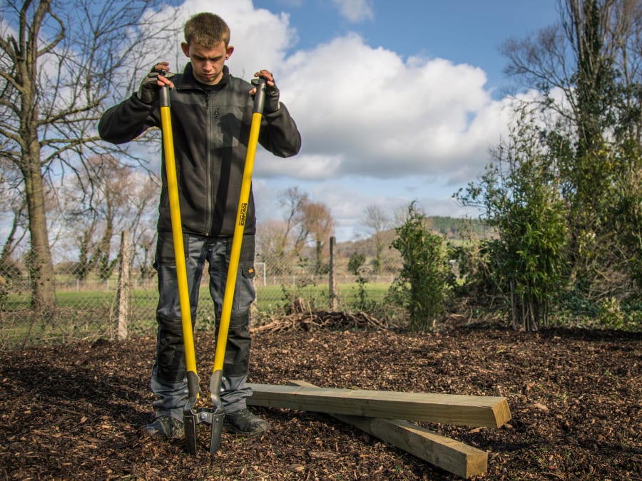 Roughneck 68250 Post Hole Digger