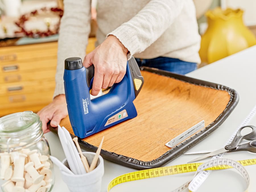 Rapid 5001388 BTX140 7.2V Li-ion Stapler / Nailer with 1 × 7.2V Battery