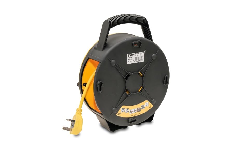 Stanley Electrical SXECGJ2OHME 7.5m 4-Socket + 2 USB Cable Reel