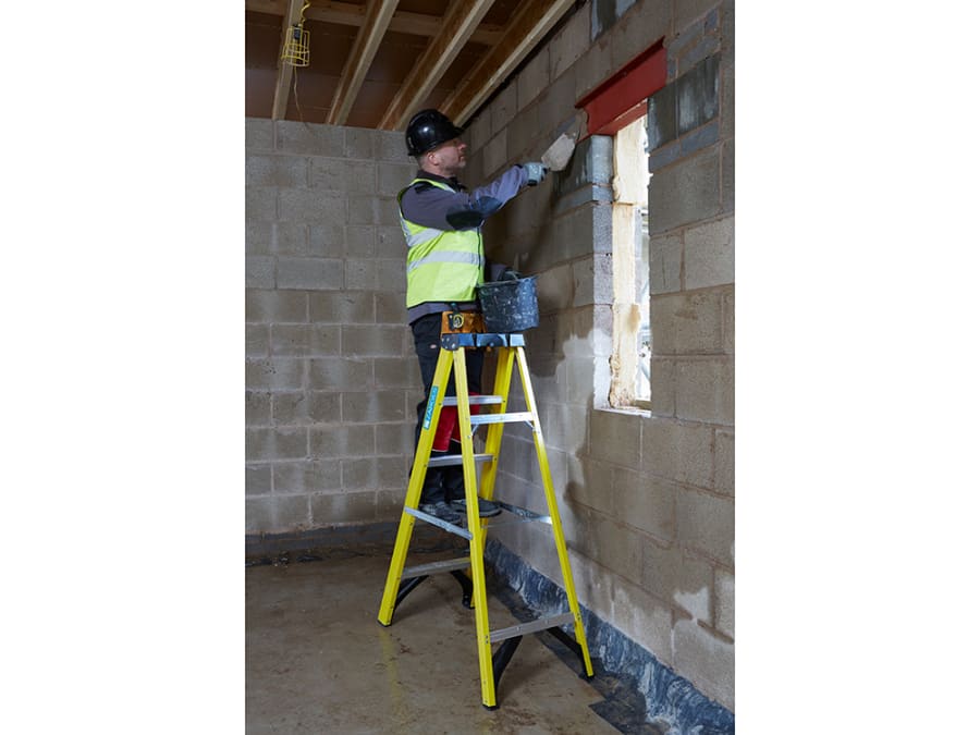 Zarges 300515 Fibreglass Swingback Steps 1.33m