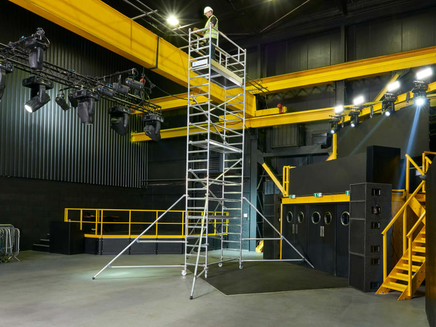 Zarges 5535162 PaxTower 3T Mobile Access Tower with Toeboards & Stabilisers Platform 5.6m