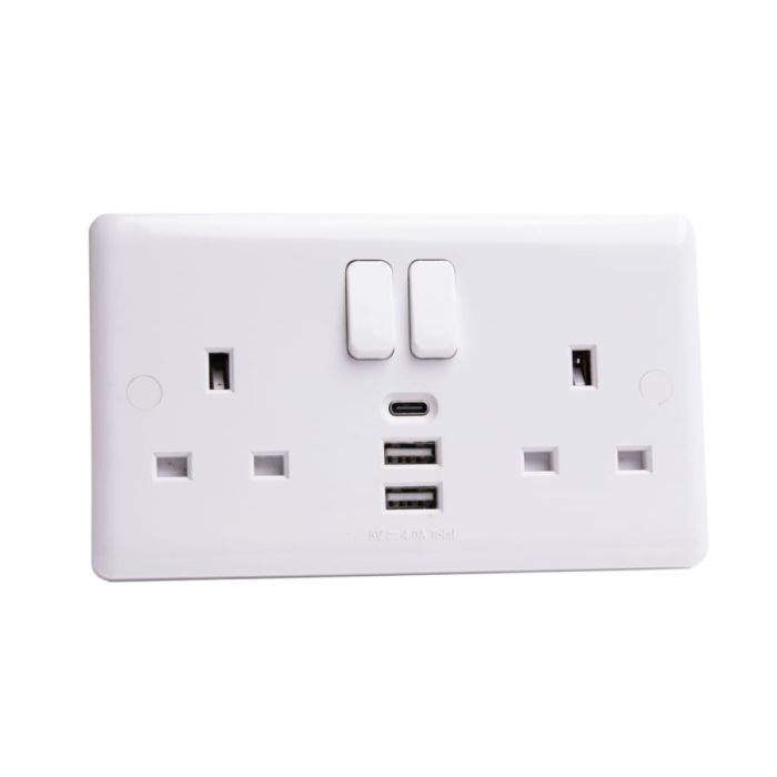 Deta Vimark VC1288 2-Gang Switched Socket with 3 USB Ports 13A