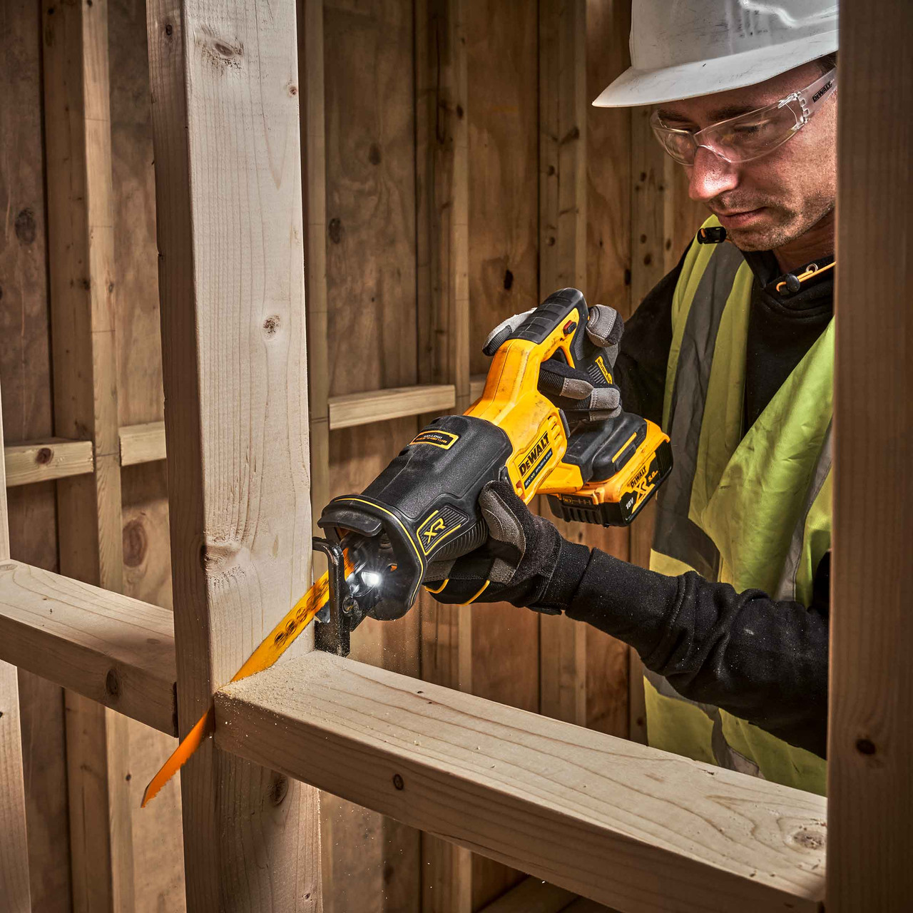 Dewalt DCS382N 18V XR Brushless Reciprocating Saw