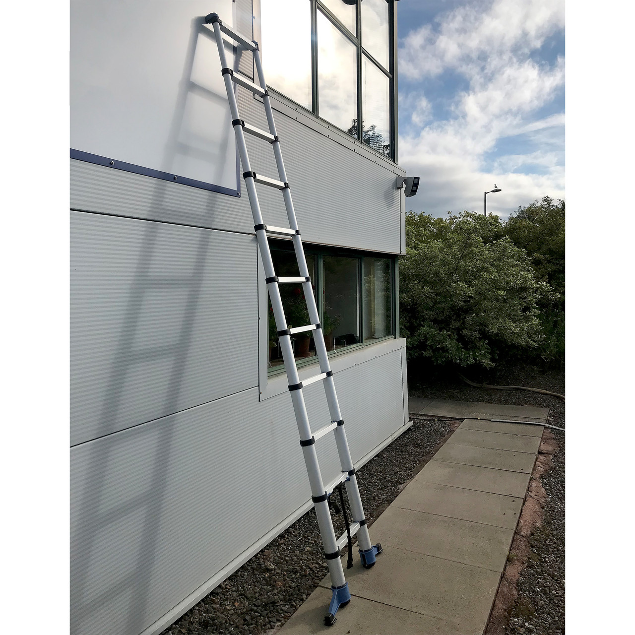 Buildcraft SR10102 3.2m Telescopic Ladder with Folding Feet