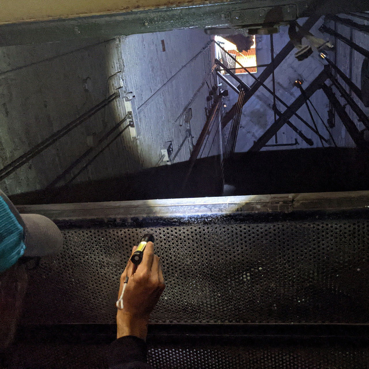 Litezall LARCHFL824 Mini Rechargeable Torch and Task Light 120 Lumens