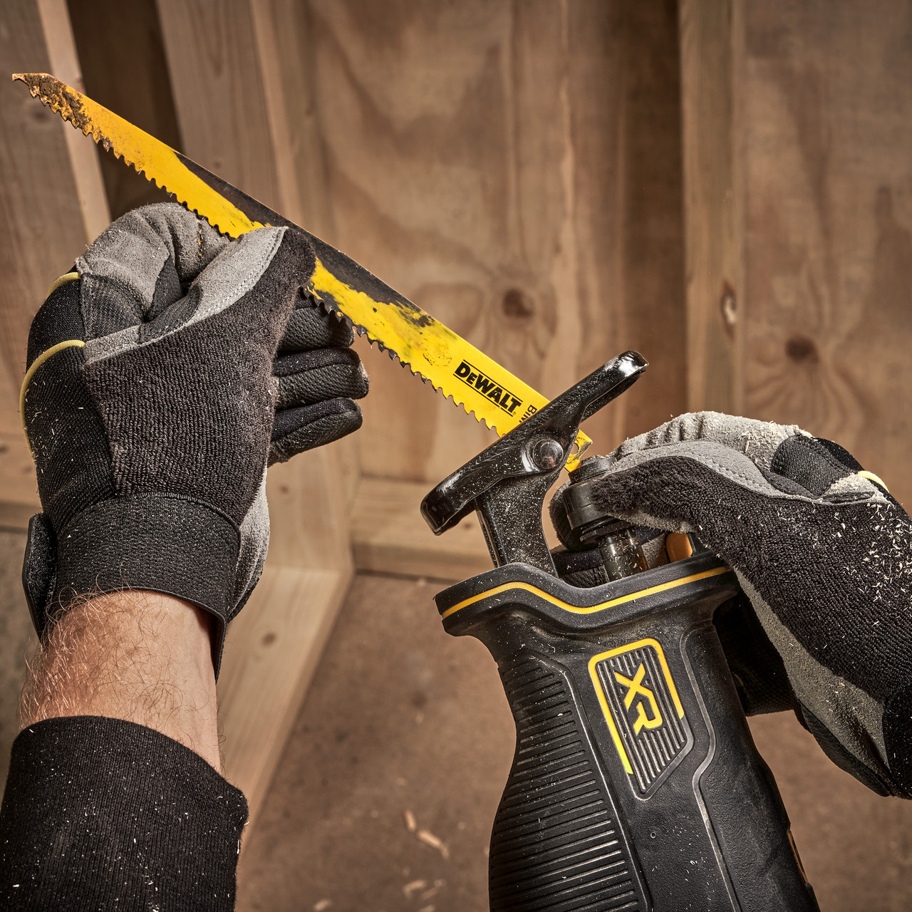 Dewalt DCS382N 18V XR Brushless Reciprocating Saw