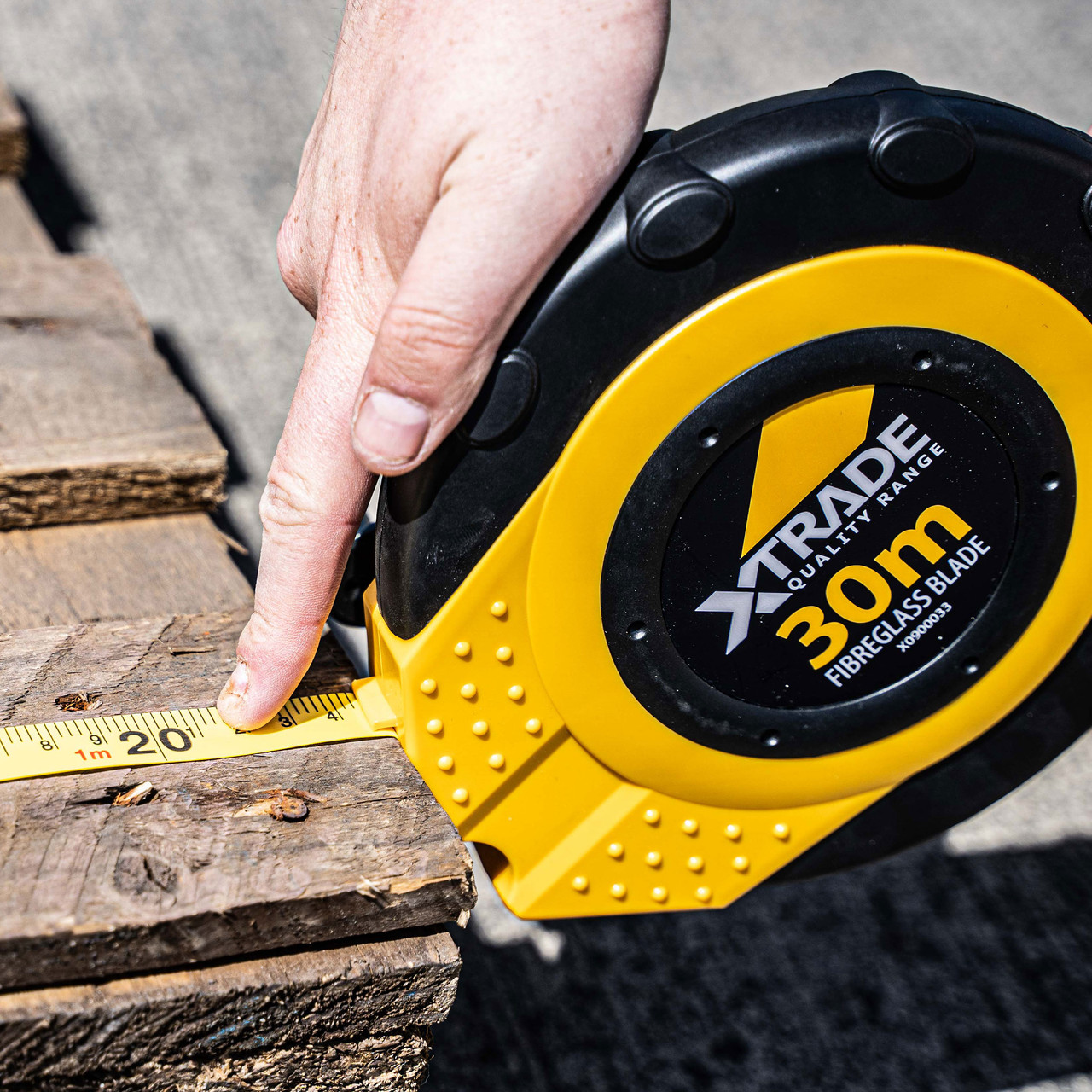 Xtrade X0900033 100’/30m Fibreglass Closed Case Tape Measure