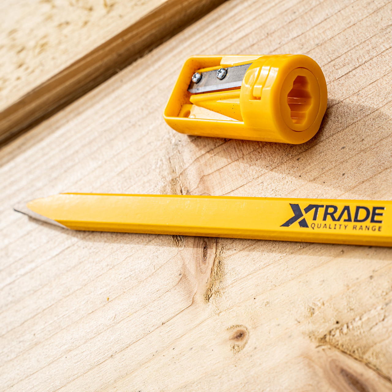 Xtrade X0900240 Carpenters Pencil and Sharpener Set