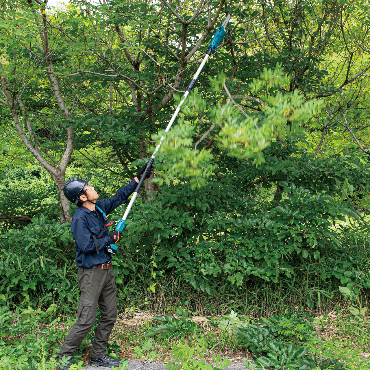 Makita DUA200RT 18V LXT Pole Saw 200mm with 1 × 5.0Ah Battery