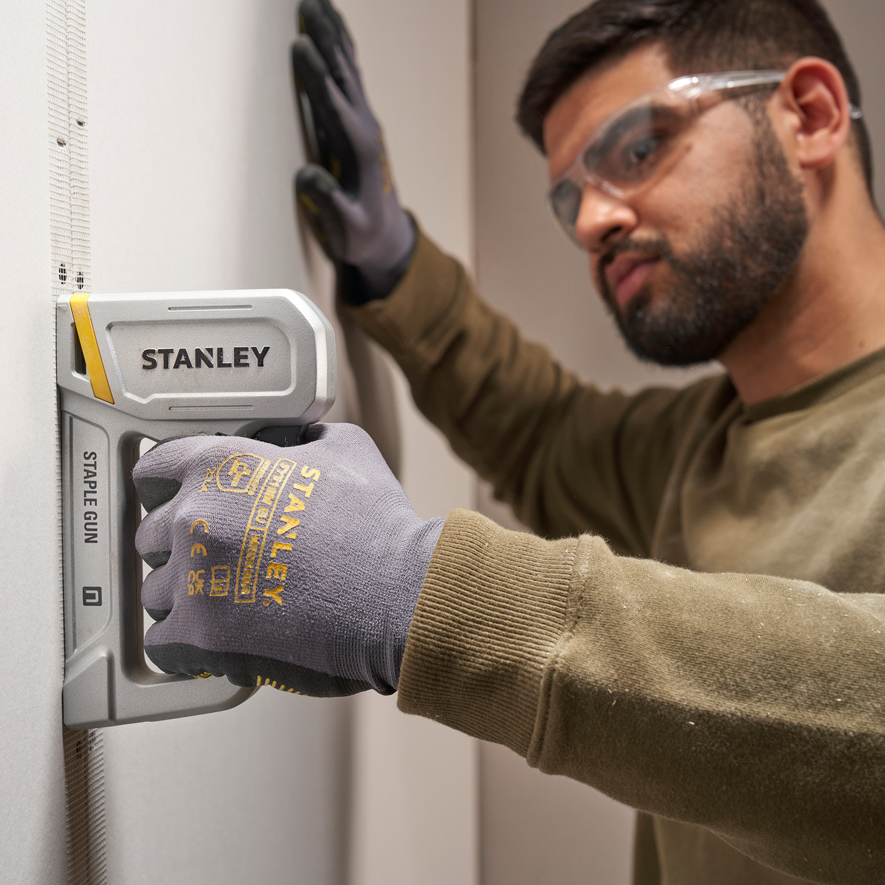Stanley STHT701500 Heavy - Duty Staple Gun